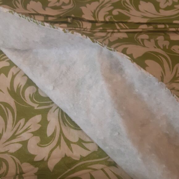 Sultan Linens Vinyl /Flannel BackTablecloth Round 60" Arugula Green/Cream - Picture 5 of 6